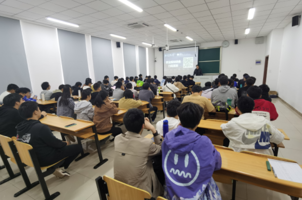 美狮贵宾会科技集团在南京理工大学网络空间安全学院举办职业生涯规划讲座